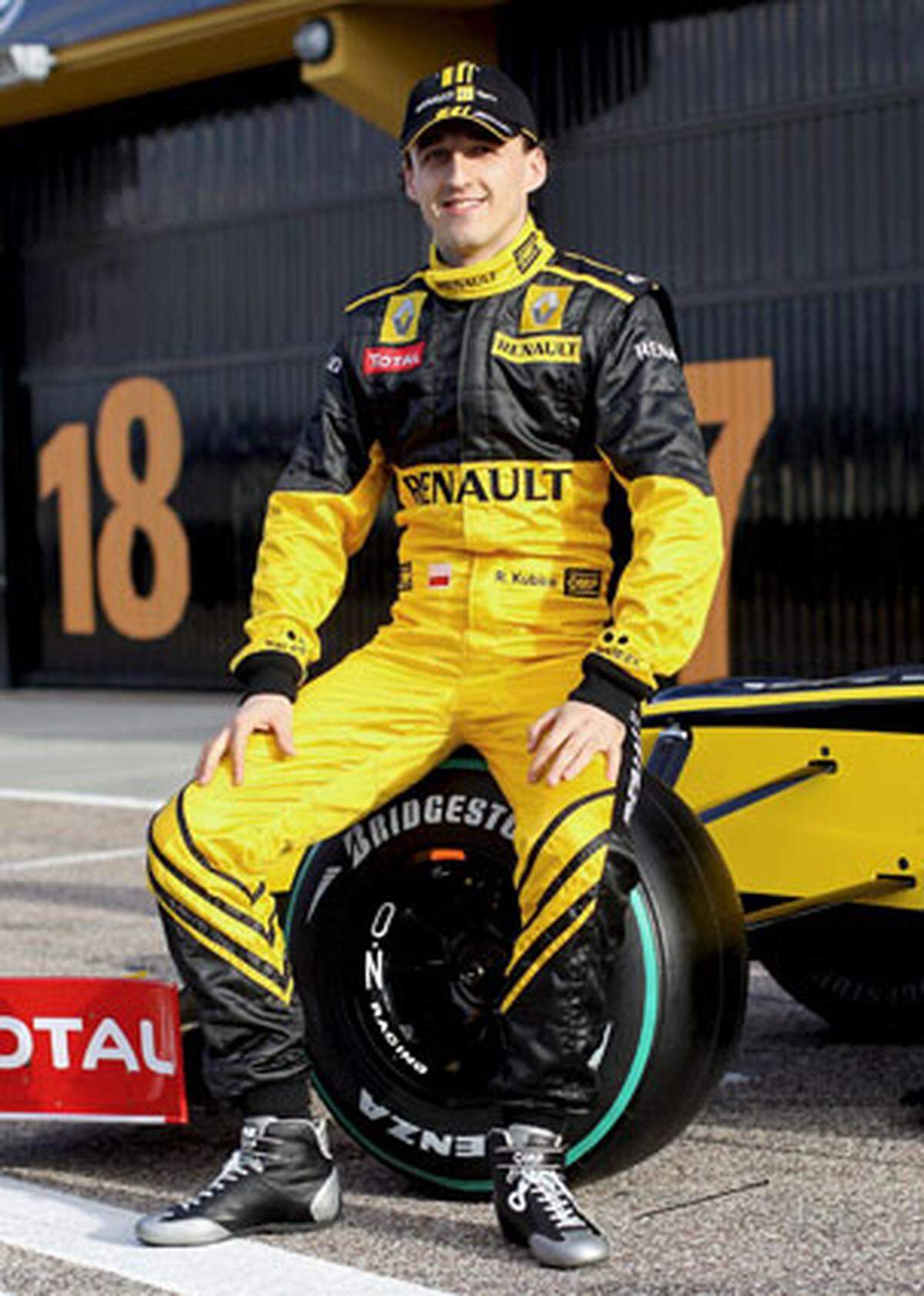 Nach dem Ausstieg von BMW fährt der Pole künftig bei Renault, wo er Nachfolger von Alonso wird.