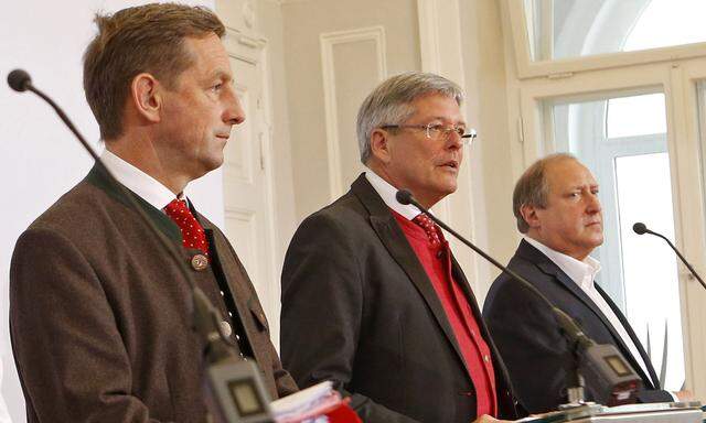  Landesrat Christian Benger (ÖVP), Kärntens Landeshauptmann Peter Kaiser (SPÖ) und Grün-Landesrat Rolf Holub