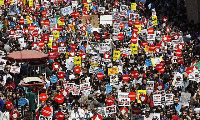 Demonstrators march during a protest against internet censorship in Istanbul