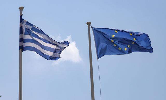 Griechenland habe den Großteil der verlangten Reformen erfolgreich umgesetzt. Deshalb solle die bisherige Regelung auslaufen, befanden die Finanz- und Wirtschaftsminister der Euroländer.