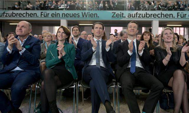 Wolfgang Sobotka, Karoline Edtstadler, Sebastian Kurz, Gernot Blümel und Susanne Raab beim Landesparteitag der Wiener ÖVP.