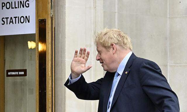 Premier Johnson am Donnerstag bei der Stimmabgabe. Wurde er von den Wählern abgestraft?