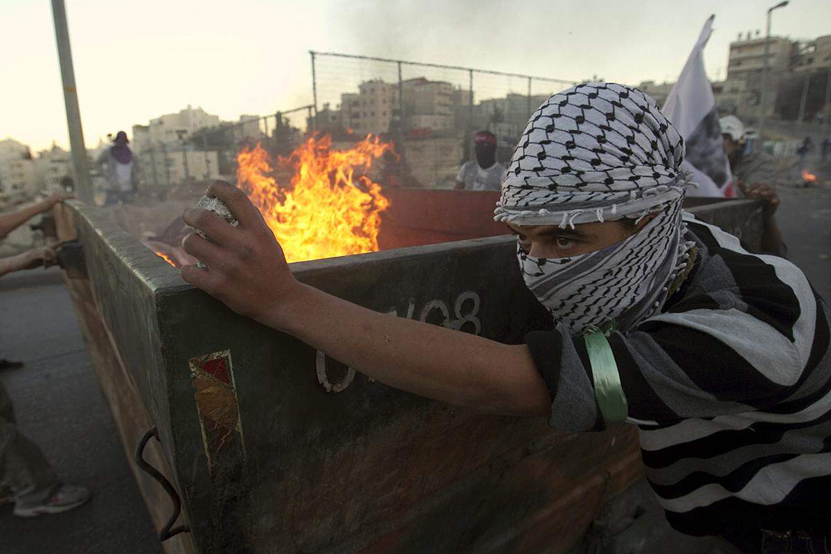 Ost-Jerusalem, Israel. Wieder einmal eskaliert eine Demonstration von Palästinensern gegen israelische Siedlungspläne.