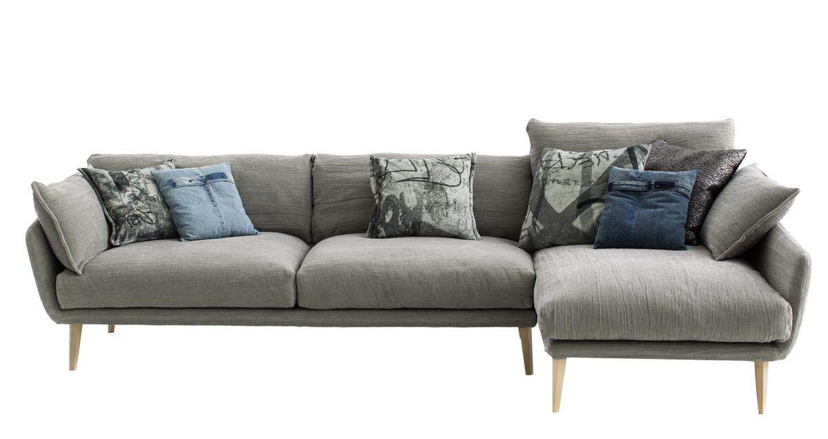 Dieses Sofa für Diesel Living, produziert von Moroso, beschwört – gedämpft – den Vintage-Hype.