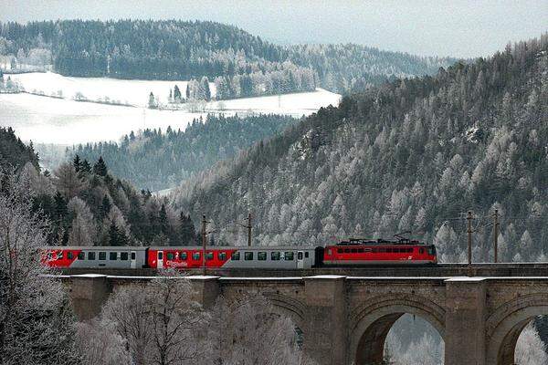 1998, dem Jahr, in dem die alte Bahnstrecke Unesco-Welterbe wurde, setzte es einen negativen Naturschutzbescheid – den der Verfassungsgerichtshof aufhob, woraufhin das Land einfach einen neuen Bescheid erließ: ebenfalls negativ.