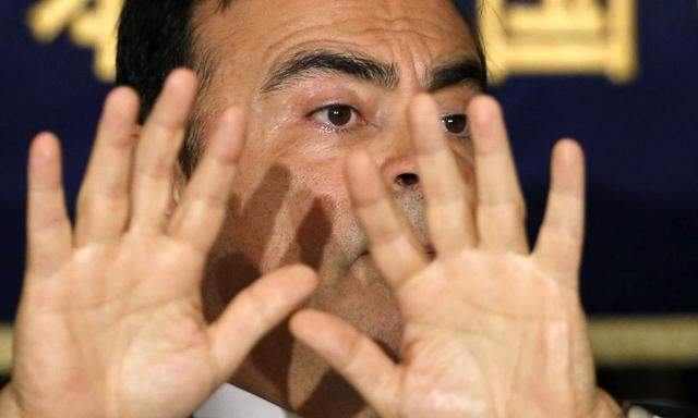 Nissan Motor Co´s President and Chief Executive Officer Ghosn speaks at a news conference in Tokyo