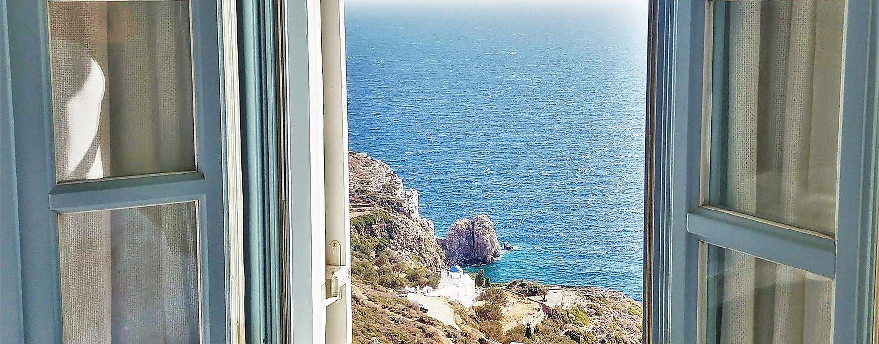 Blick auf ein himmlisches Meer – von der Suite „Großer Wagen“ im Verina Astra-Hotel auf Sifnos aus. 