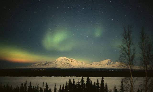 Blick auf Mount Sanford: In der Wildnis von Alaska steht das Forschungszentrum HAARP, das Radiowellen zur Erforschung der Ionosphäre aussendet.