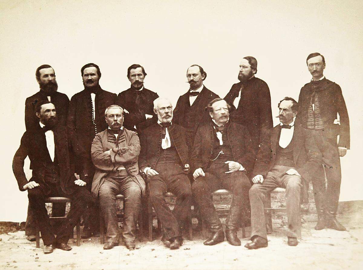 Getragen wurde die "k. k. privilegierte österreichische Staats-Eisenbahn-Gesellschaft" von von französischen und österreichischen Bankiersfamilien. Andreas Groll: Gruppe von Ingenieuren, 1860–1862