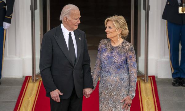 Joe Biden und seine Frau Jill bei ihrem Treffen mit dem japanischen Premierminister und dessen Frau am 10. April im Weißen Haus.