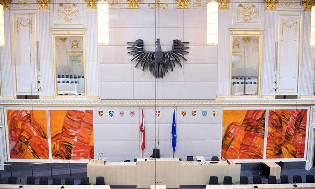 Blick auf den Plenarsaal im Ausweichquartier des Parlaments in der Hofburg