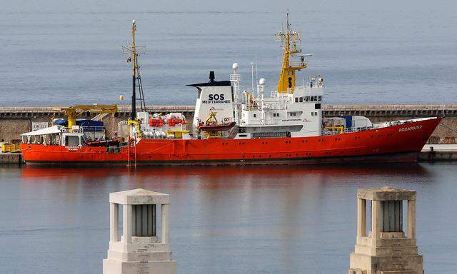 Die "Aquarius 2" liegt im Hafen von Marseille und wartet auf einen neuen Flaggengeber.