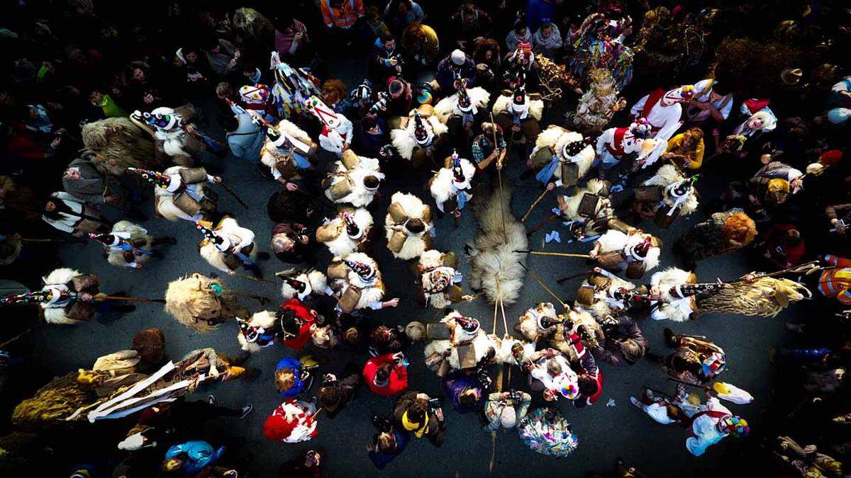 Auf der Plattform Dronestagram teilen viele Drohnen-Fotografen ihre Aufnahmen. Im Bild: Szene des Vijanera-Fests in Silió, Spanien, aufgenommen von Javier Bustamante