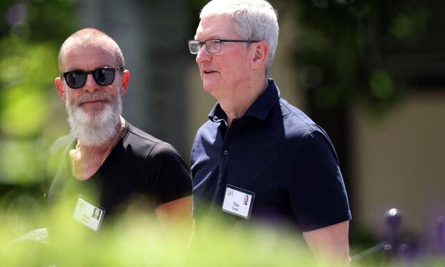 Tim Cook steht Künstlicher Intelligenz grundsätzlich offen gegenüber - er will sie aber mit Bedacht in Apple-Produkten einsetzen. 