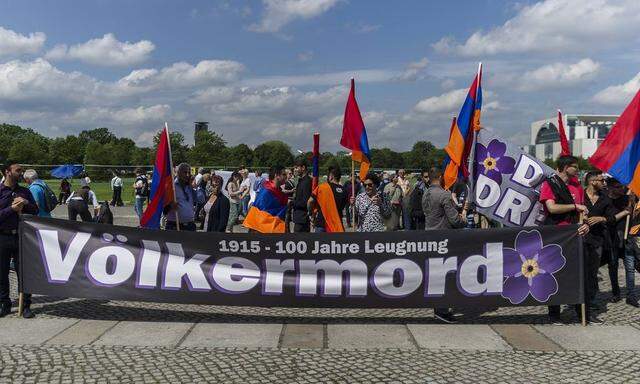 Demonstration vor dem Beschluss des Bundestages im Juni