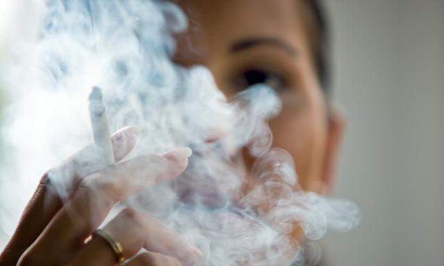 24 Prozent der Österreicher greifen täglich zur Zigarette.