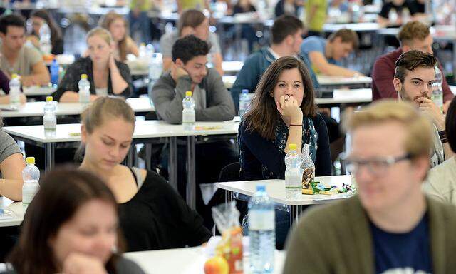 AUFNAHMESTS FUeR DAS MEDIZINSTUDIUM IN WIEN