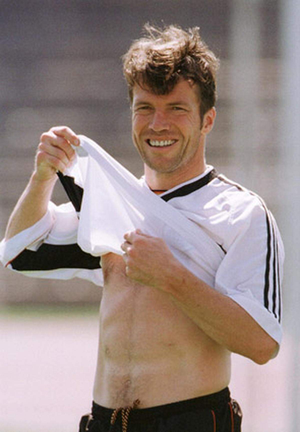 Zwischen 1982 und 1998 lief Lothar Matthäus 25mal für die DFB-Elf auf. Höhepunkt dabei war der Titelgewinn 1990. Matthäus stand dabei in allen sieben Spielen von der ersten bis zur letzten Minute auf dem Platz und war mit vier Treffern bester Torschütze der Deutschen.
