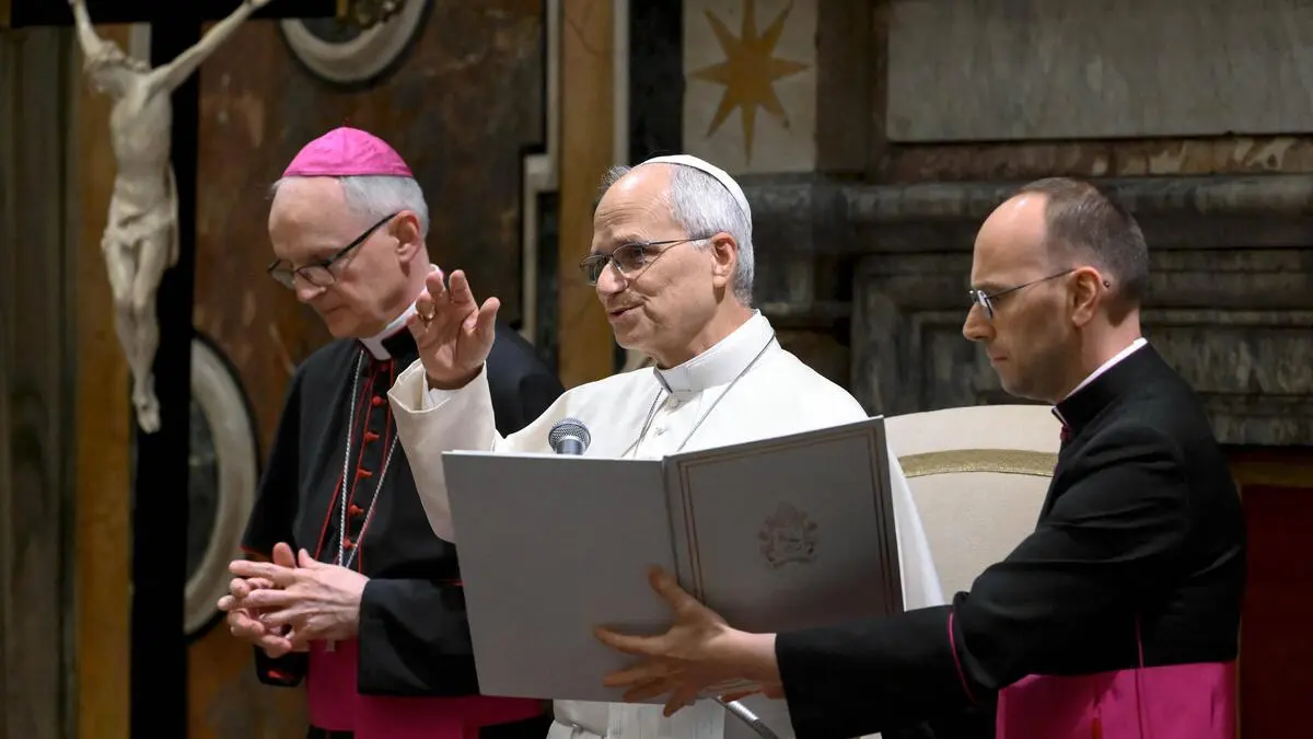 Knot discovered: Pope to have lung surgery