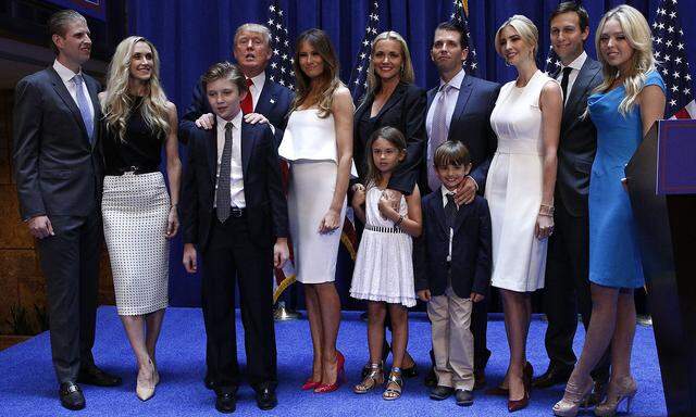 Donald Trump mit Söhnen, Töchtern und Enkeln.