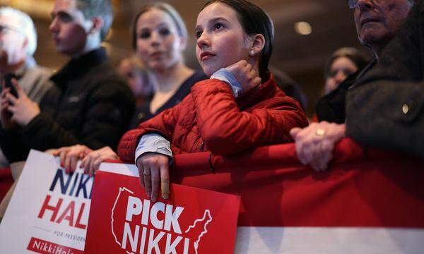 Eine junge Unterstützerin von Nikki Haley am Sonntag in Troy, Michigan.