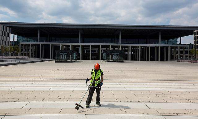 Der BER - der Flughafen Berlin Brandenburg - hält sich weder an Budget noch an Eröffnungstermine.