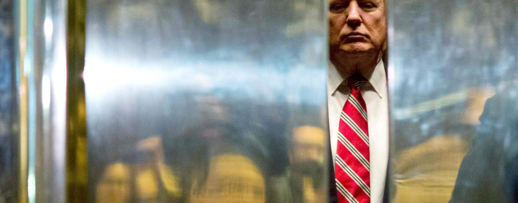 Der Präsident im Lift des New Yorker Trump Towers