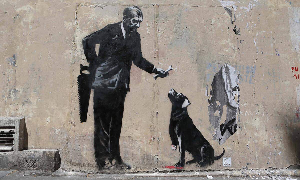 Der anonyme Street-Art-Künstler Banksy wurde mit seinem Schablonengraffiti in Bristol und London bekannt.