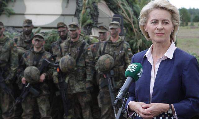 Die deutsche Verteidigungsministerin Ursula von der Leyen (Archivbild) muss einigen Fragen nachgehen.