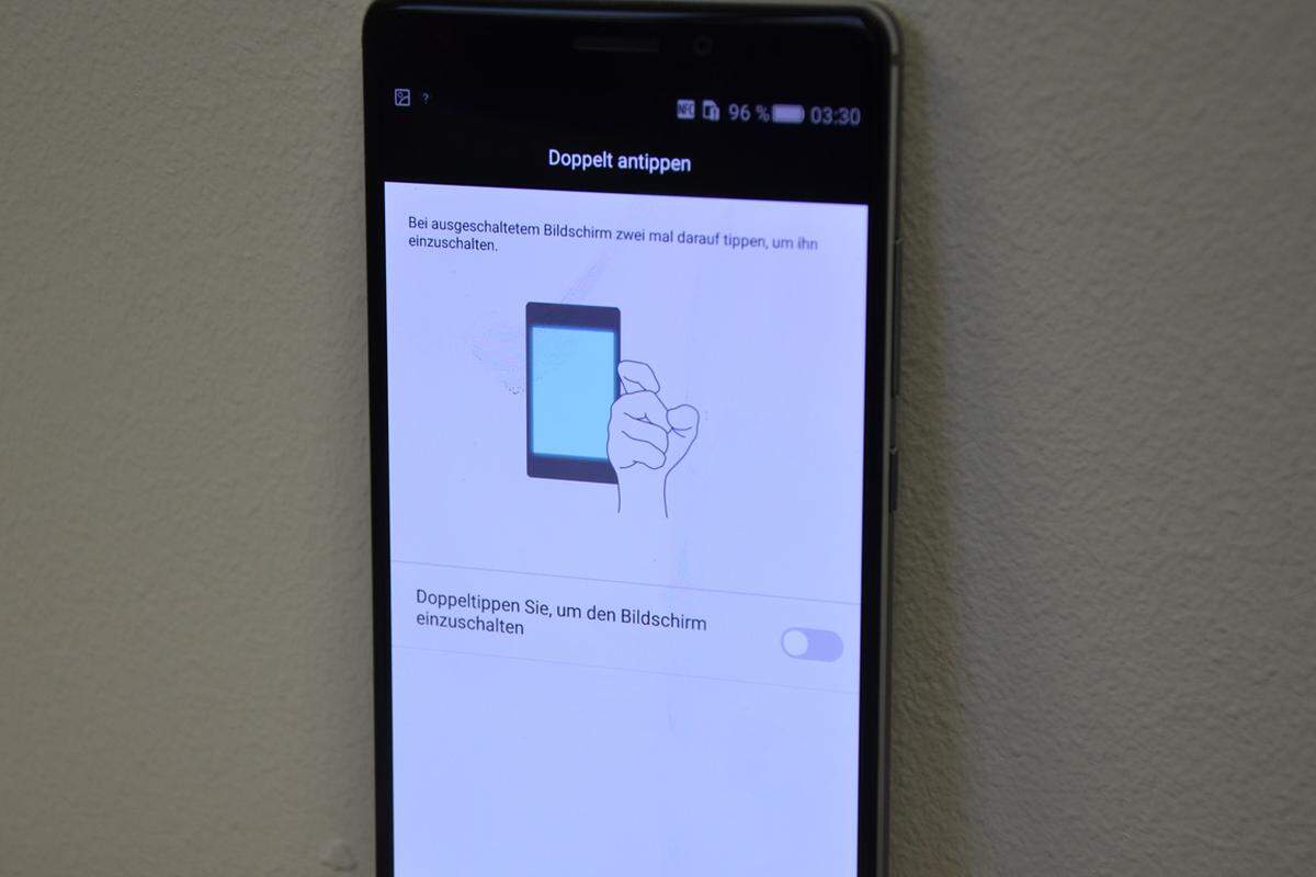 Seit LG das "Knock on"-Feature in seine Topmodelle integriert hat, bieten auch andere Hersteller die Möglichkeit das Gerät mit einem Doppel-Tippen zu entsperren, an. Huawei zählt zu eben diesen.