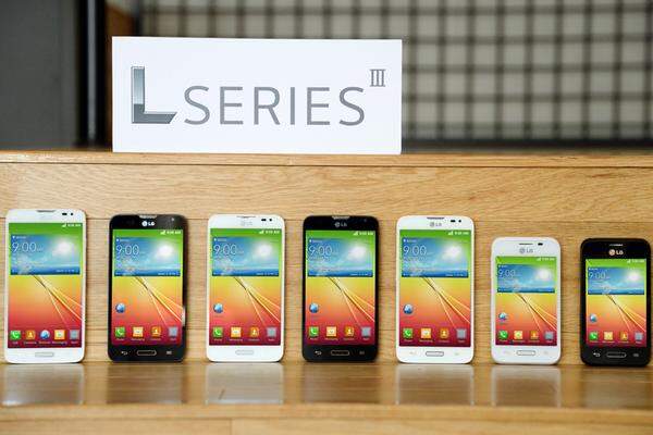 LG hat außerdem seine Mittelklasse-Serie "L" aktualisiert. Geboten werden drei Größenklassen mit 4,7 Zoll, 4,5 Zoll und 3,5 Zoll. Die Ausstattung bewegt sich im üblichen Mittelklasse-Rahmen, dafür zählen die Geräte zu den wenigen, die bereits mit Android 4.4 ausgeliefert werden.