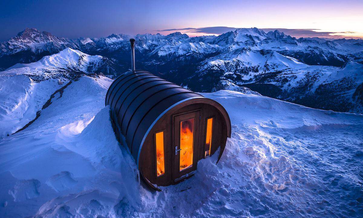 Rifugio Lagazuoi, Südtirol Schwitzen auf hohem Niveau: Auf 2752 Meter über dem Meeresspiegel befindet sich die höchste Sauna der Dolomiten mit einem atemberaubendem Rundumblick.