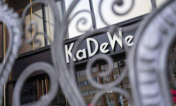 Das berühmte Luxuskaufhaus KaDeWe in Berlin hat Berichten zufolge den Besitzer gewechselt. 