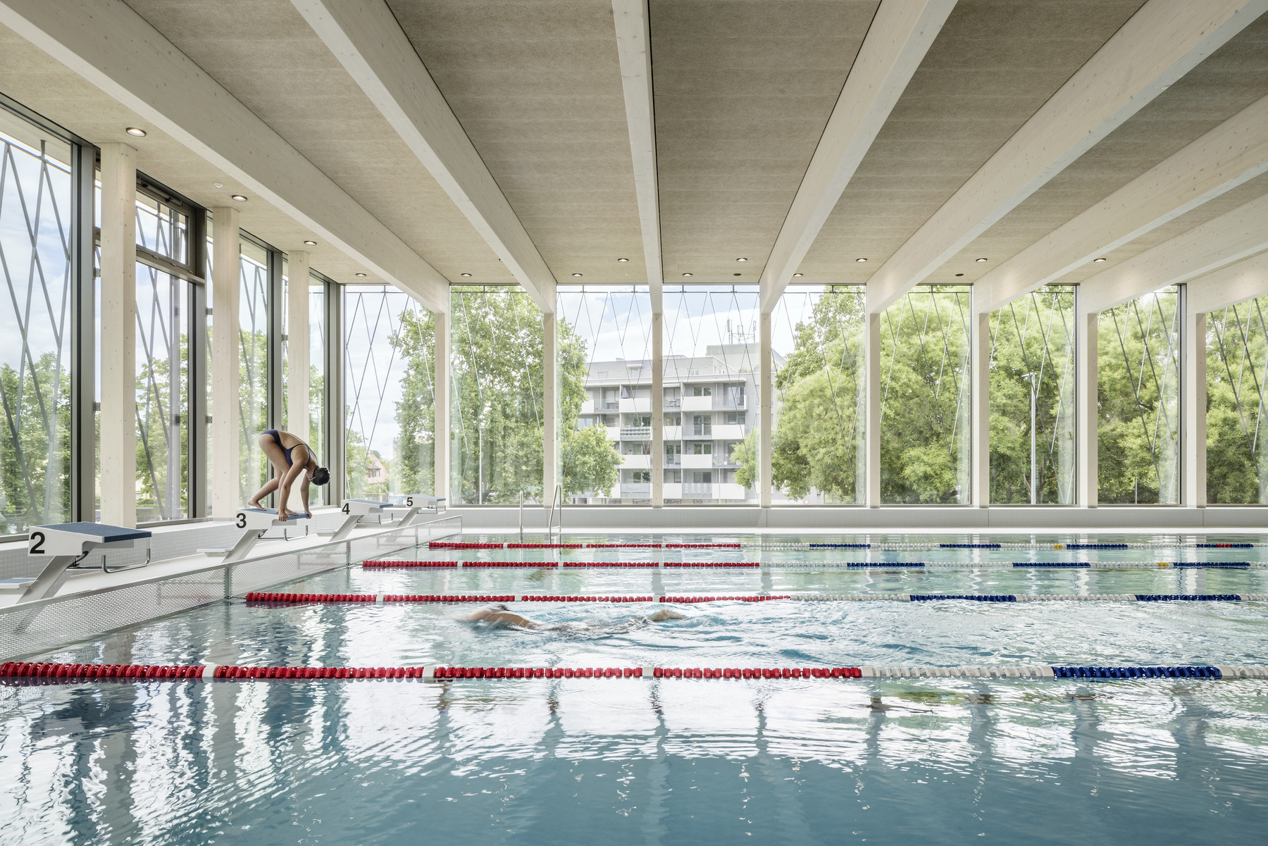 In der Großfeldsiedlung kann man zwischen den Bäumen schwimmen   [premium]