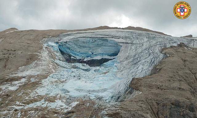 Auf der Marmolata ist am  3. Juli 2022 eine große Eisplatte abgebrochen 