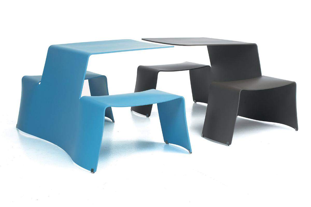 Picnik von Extremis ist ein Tisch mit integrierter Sitzmöglichkeit. Designer Dirk Wynants ließ sich für seinen Entwurf von der Atmosphäre moderner Großstädte inspirieren. Dort fand er viele kleine Balkonen.