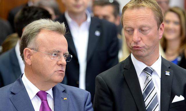 Landeshauptmann Hans Niessl (l.) und sein Stellvertreter Hans Tschürtz führen seit Juli 2015 eine rot-blaue Koalition im Burgenland an.