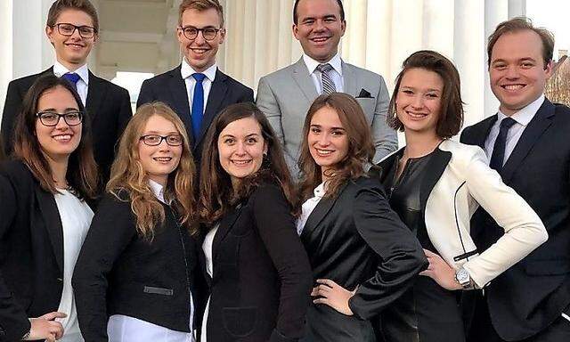 Das Wiener Team, obere Reihe von links nach rechts: Marvin Gangol, Anton Dirlinger, Sifa Asan; untere Reihe von links nach rechts: Melani Dumancic, Julia Furtlehner, Christiane Wakonig, Biborka Asztalos, Leonie Liebenwein, Georg Berghold.