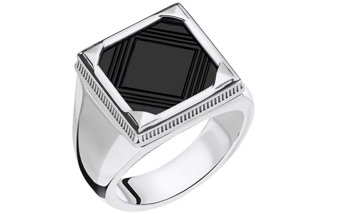 Ring „Rebel at Heart" in Sterlingsilber mit Onyx von Thomas Sabo, 279 Euro, Seilergasse 4, 1010 Wien.