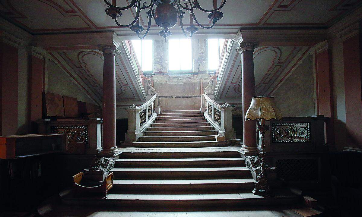 Das 1874 erbaute Palais Chotek am Alsergrund Eine imposante Marmortreppe führt in die Beletage des Hauses, das zu einem Hotel umgebaut werden soll. Sein Geheimnis liegt aber im Keller, der bis weit unter die Währinger Straße reicht ... 
