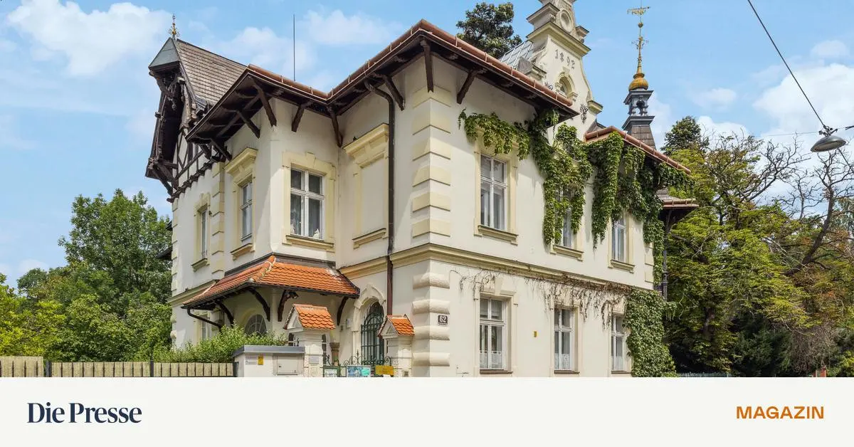 Mit-Klinker-Concierge-und-Pool-Wohnen-in-Wiens-Weinbergen-premium-
