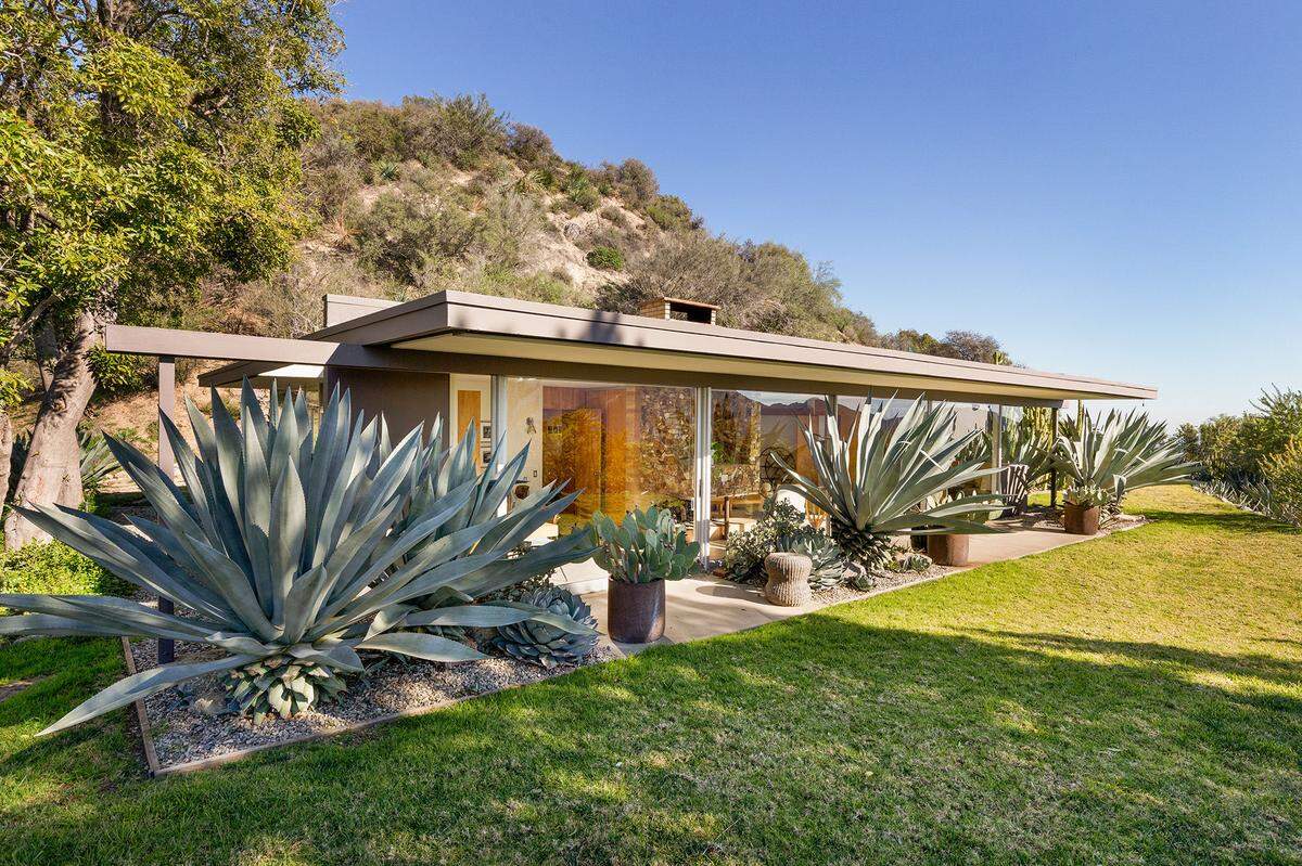 Die Villa befindet sich in Tujunga, unweit von Los Angeles und steht aktuell bei der Immobilienvermittlung Compass zum Verkauf.