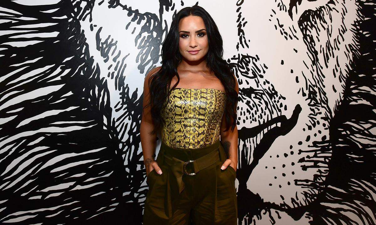 Nach einem Entzug und sechs Jahren Abstinenz veröffentlichte Lovato erst im Juni dieses Jahres den Song "Sober" ("Nüchtern"), in dem sie sich bei ihren Eltern entschuldigt und unter anderem singt: "Es tut mir so leid, ich bin nicht mehr nüchtern."