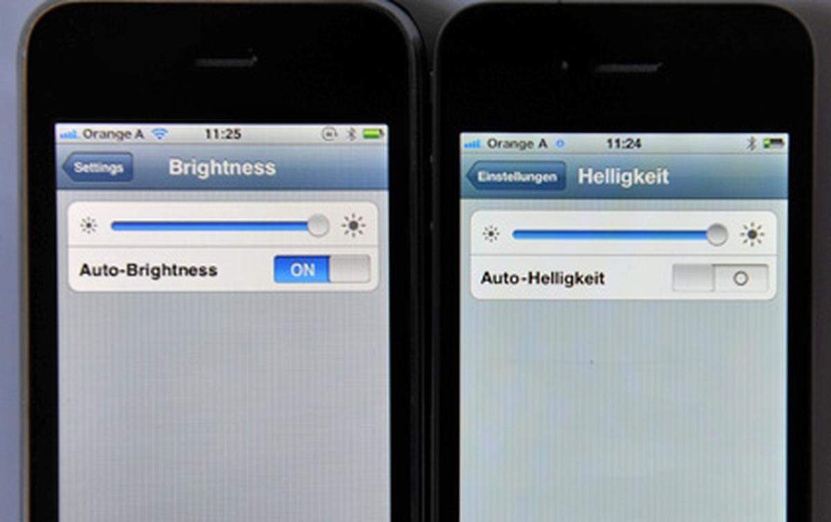 Anders sind aber auch die Farben des Displays. Beide Geräte zeigen Weiß nicht perfekt an. Das iPhone 4 auf der rechten Seite wirkt vergleichsweise etwas gelblicher, das iPhone 3GS geht mehr ins Rötliche.