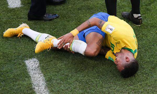Achtelfinale gegen Mexiko: Neymars Frisur ist neu, der Schmerz derselbe.