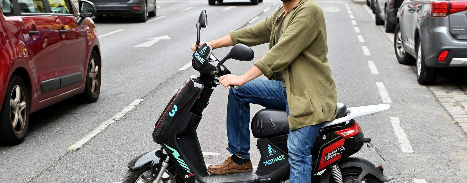 Hamed Ahmadipouri verkauft die mopedähnlichen E-Bikes vor allem an Lieferservice-Fahrer, die damit leichter arbeiten können. 