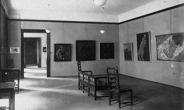 Ansicht der Eröffnungsausstellung „Egon Schiele“ der Neuen Galerie im Jahr 1923.