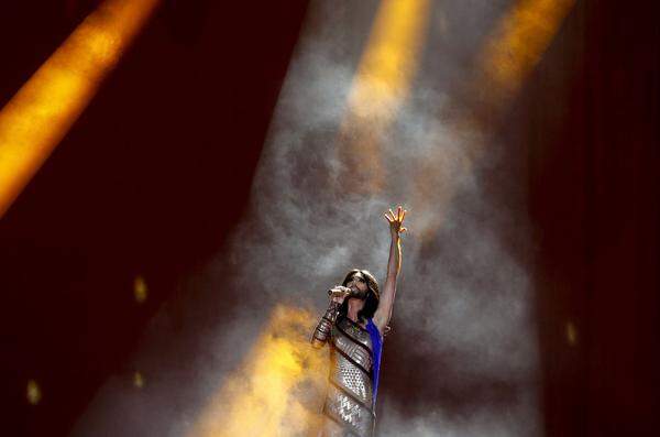 Conchita Wurst während des laut umjubelten Auftritts beim 22. Life Ball im ESC-Jahr. 