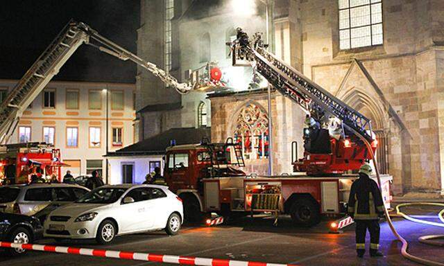 Am 6. März brannte ein Seitenschiff des Wiener Neustädter Doms.
