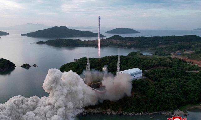 Symbolbild: Das Foto zeigt eine Rakete, die am 31. Mai 2023 in Nordkorea abgefeuert wurde. 